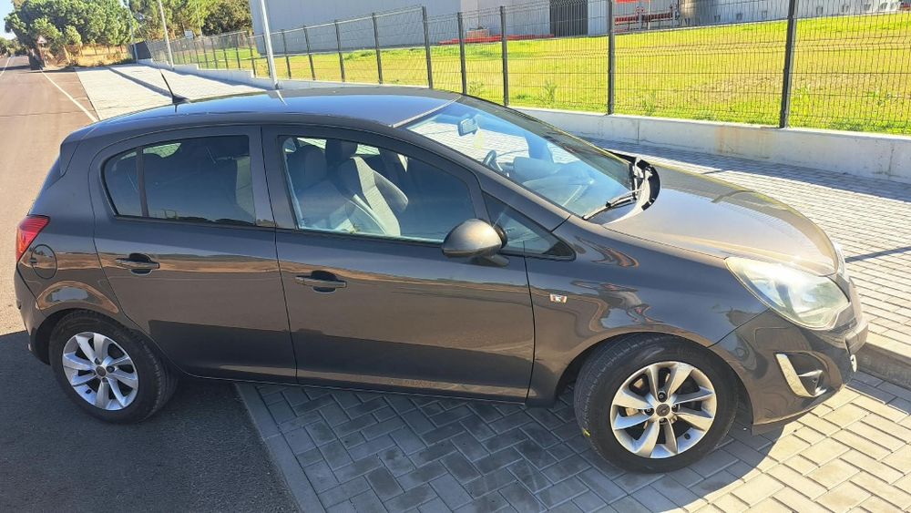 Opel Corsa 1.3 CDTI de 95 CV  2014 /08 em  excelente estado