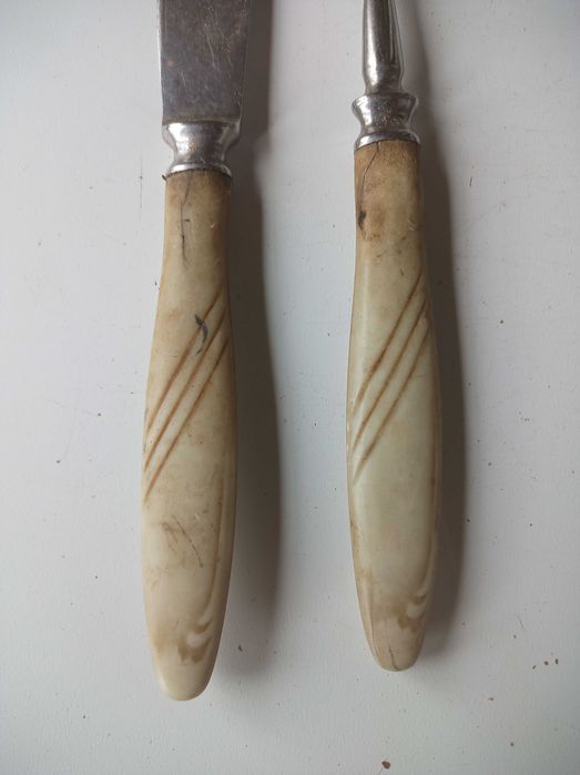 Komplet nóż widelec ornament biały bakelit kość słoniowa ruskie ZSRR