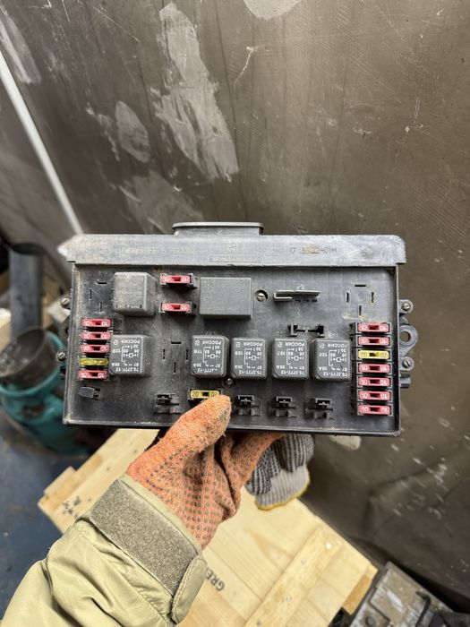 Блок предохранителей ВАЗ 21099