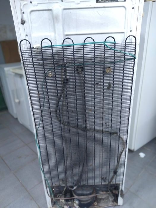 ПРОДАМ робочий холодильник з можливою доставкою