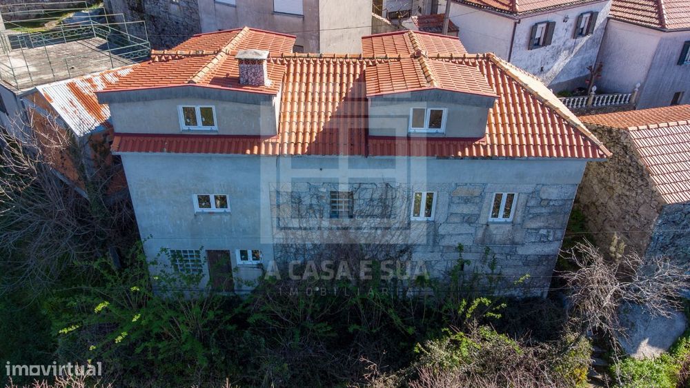 Moradia T4 em granito na Serra de Farves, Alcofra