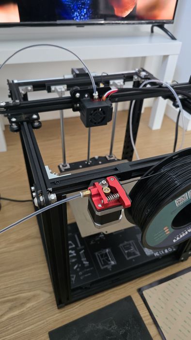 3D Ender 5 Melhorada + Extras impress
Ecrã LCD original Creality
Guias e movimento suaves
Funcionamento muito mais silencioso que as versões originais