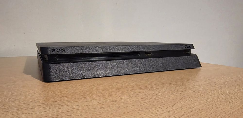 Playstation 4 Slim  500gb + Comando Sony + Jogo