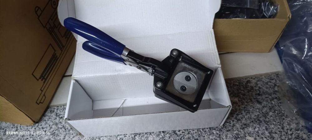 Máquina de fazer pins