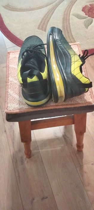 Чоловічі кросівки