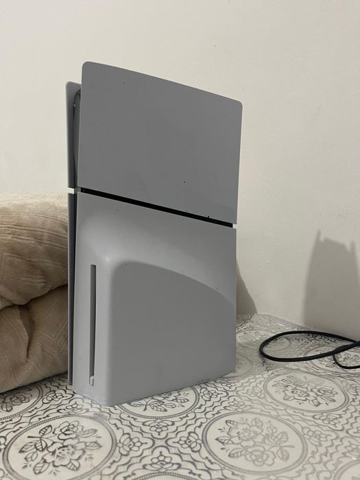 PS5 versão slim com disco de 1 TB