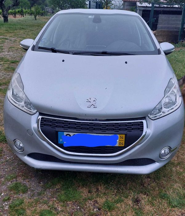 Peugeot 208 em bom estado
