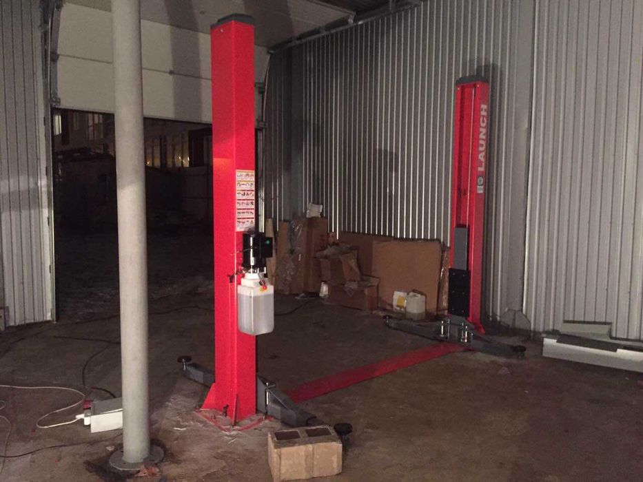 Склад підйомники автомобільні нові та БУ подъёмник для СТО LAUNCH