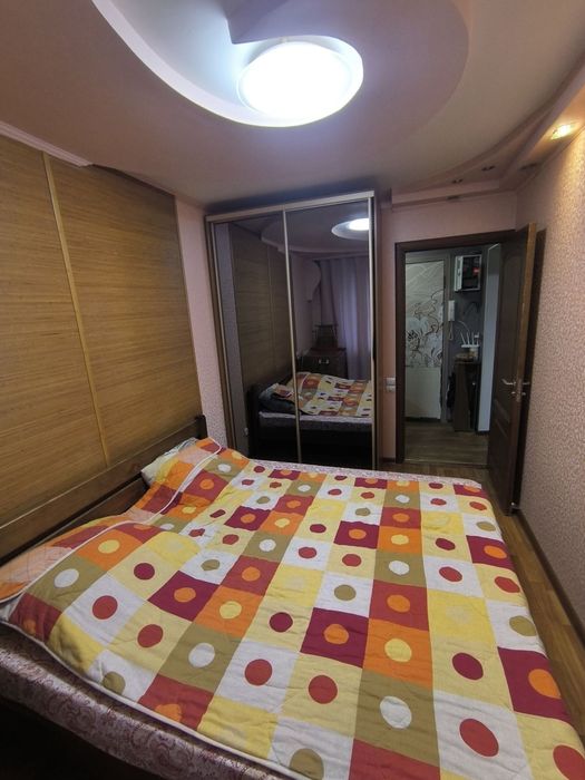 Продам 3 комнатную квартиру с ремонтом мебелью и техникой  17кв.