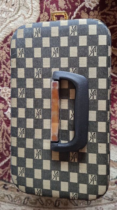 Эффектный кейс в стиле Louis Vuitton с ключами  почти новый