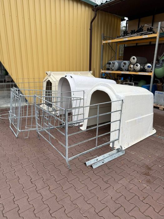 Budki dla cielat / iglo Dla Cielakow , wygrodzenia