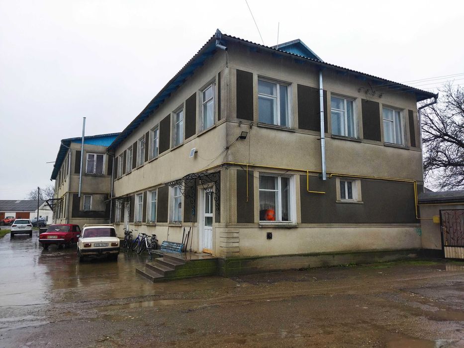 Продаж комплексу нежитлових будівель, с.Подвірне Чернівецької обл.
