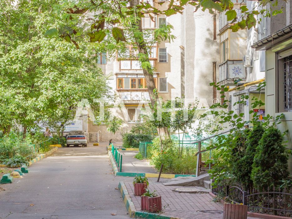 2-комнатная квартира в кирпичном доме возле Парка победы