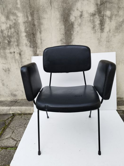 Cadeiras pretas vintage