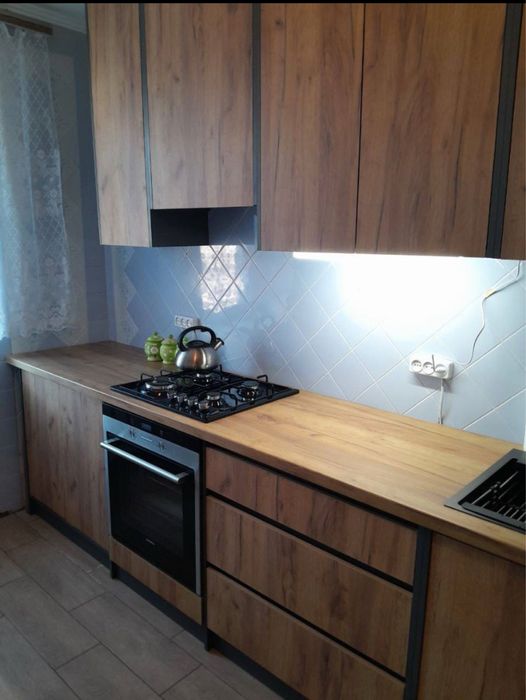 Здається 3 кімнатна квартира в центрі міста .