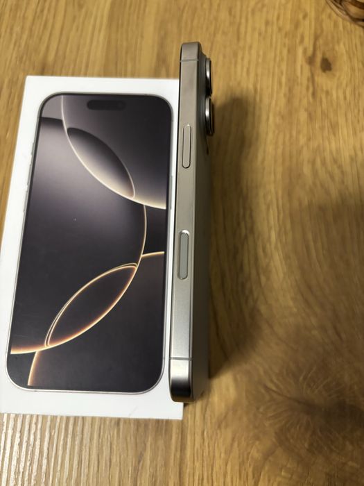 Iphone 16 pro na gwarancji, idealny stan, naturalny tytan