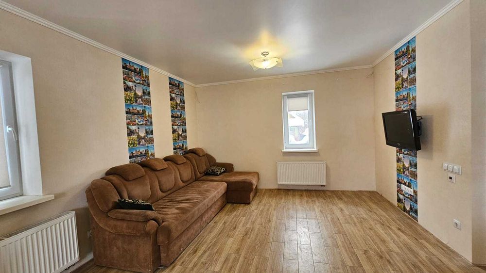 Продам сучасний будинок біля Києва в 10хв від метро Бориспільська. Газ