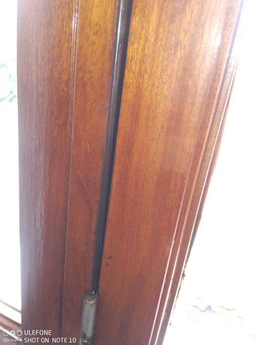 Janelas de habitação em  madeira de boa qualidade mogno