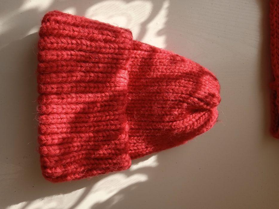 Шапка жіноча червона