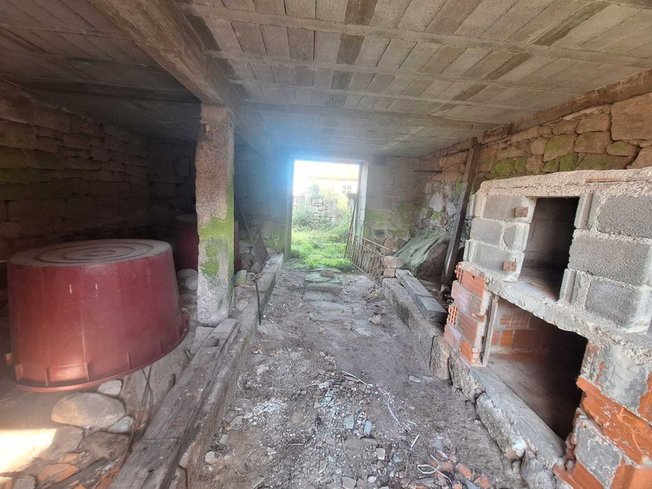 Moradia para Reconstrução – Excelente Oportunidade de Investimento