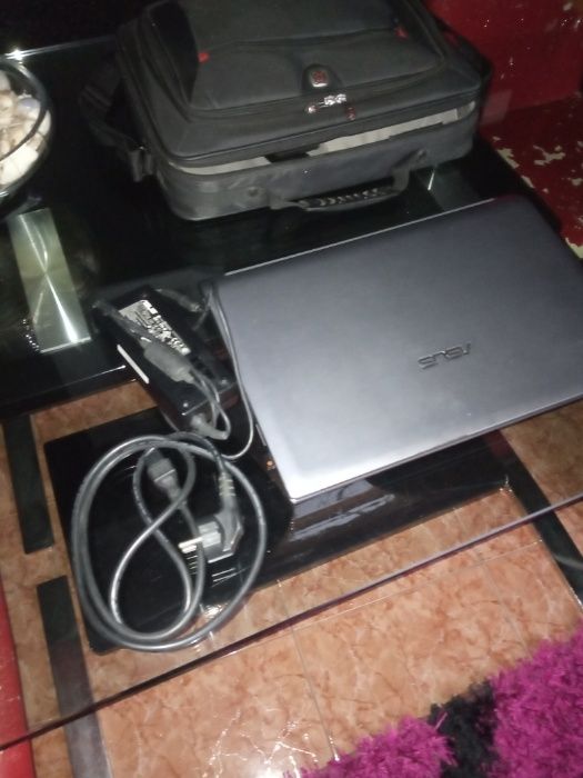 Computador ASUS como novo.
