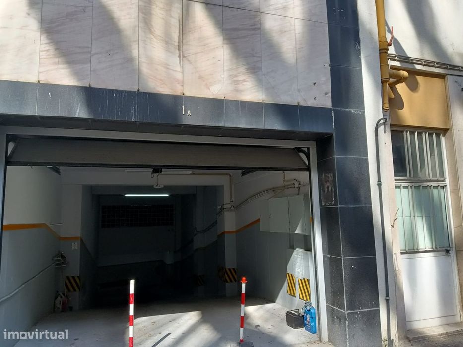 Garagem com 435 m² para 20 viaturas – Rua Duque de Palmela, Lisboa