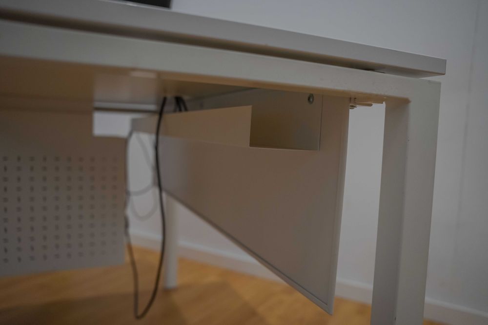 Mesa com base de computador