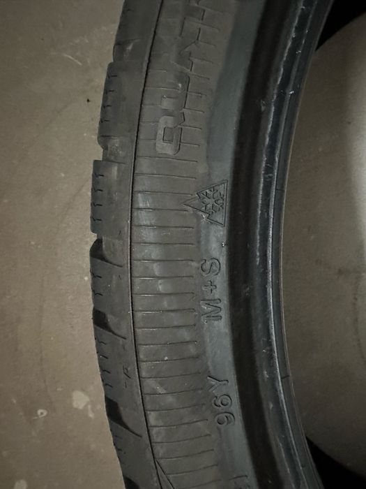 245 35 21 Vredestein