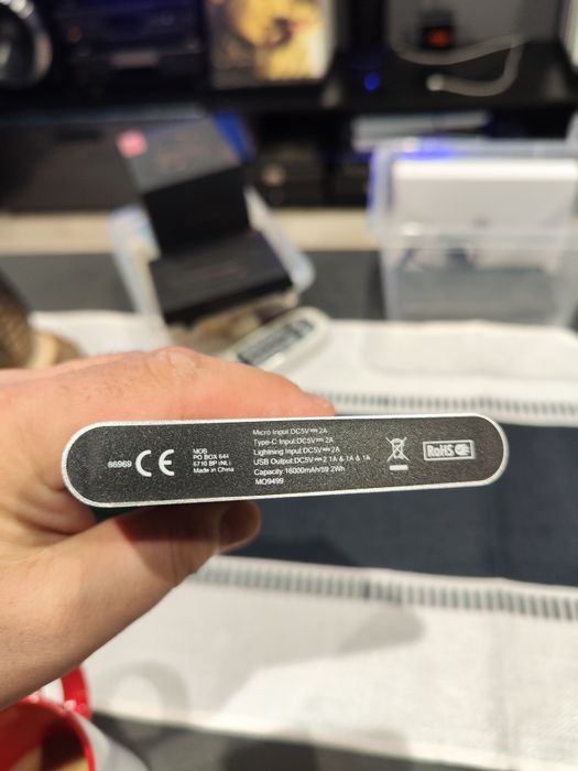 Power bank 16000 mAh z wyświetlaczem