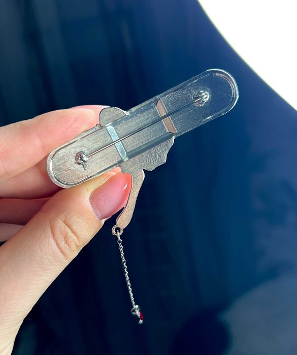 Стильна сучасна брошка