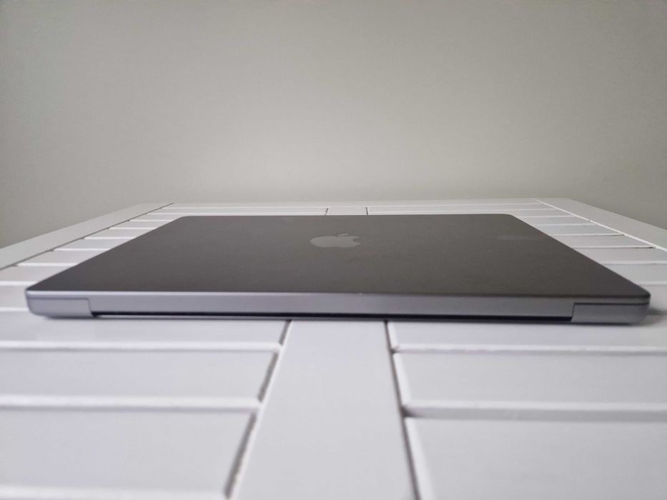 2021 Apple MacBook Pro 14 / M1 Pro / 16 / 512 / АКБ - 83 циклів / стан нового (10 / 10)