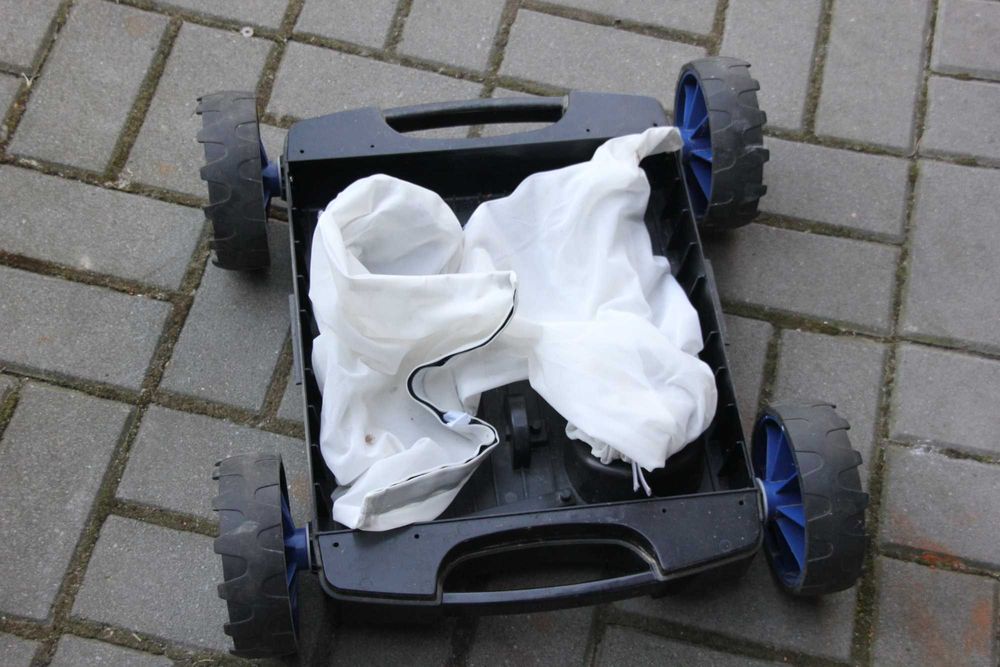 Automatyczny robot basenowy Sweeper 18000