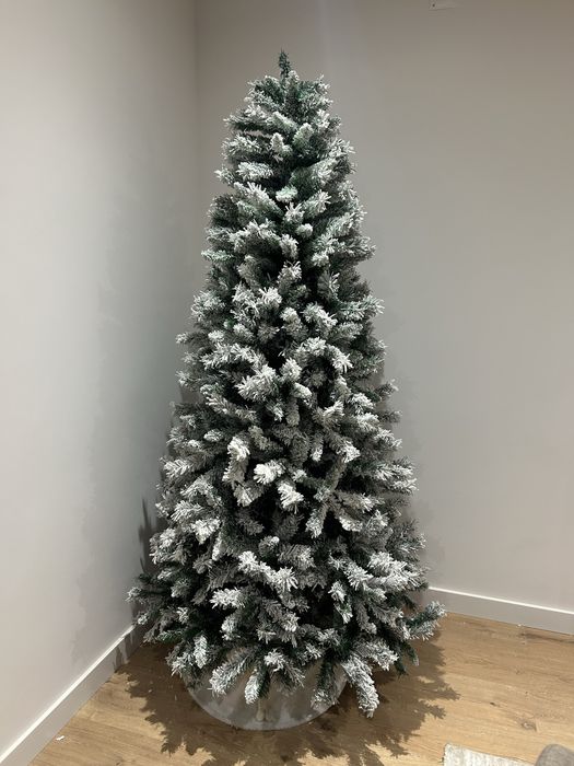 Arvore de natal com neve