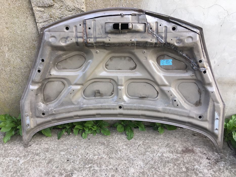 Капот на nissan note 2009