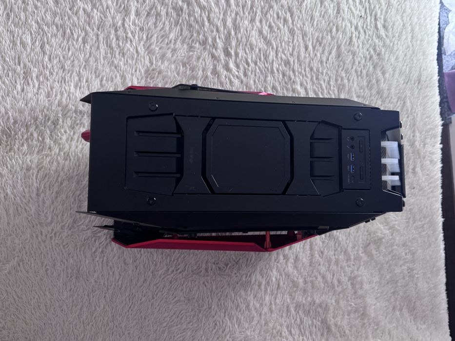 Корпус Cougar Conquer