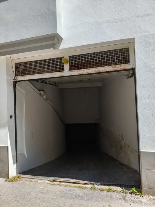 Garagem caldas da rainha para arrendamento. Possibilidade de venda ou troca
