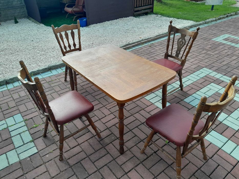 Stół dębowy z krzesełkami