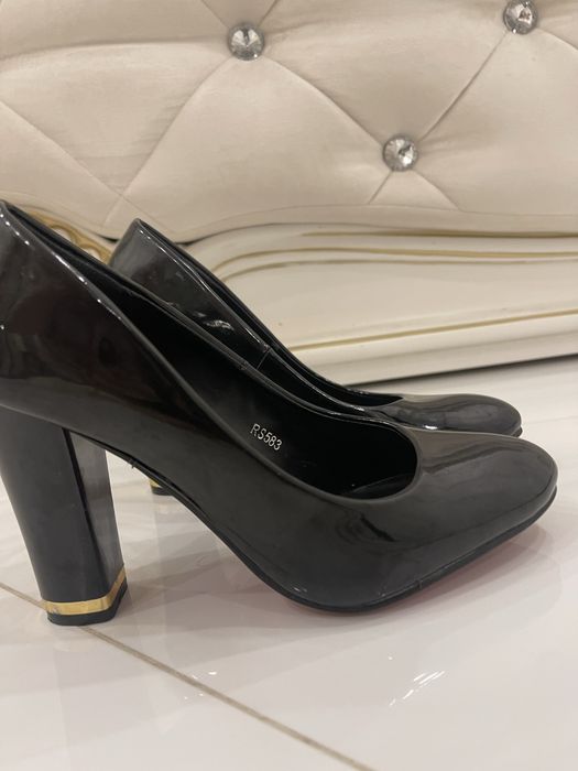 Туфлі в чорному кольорі