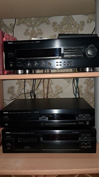 Музикальний центр YAMAHA  12000 грн  и колонки JBL