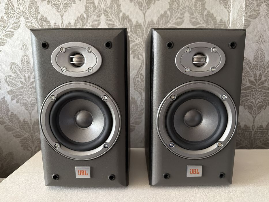 Colunas JBL E20 Northridge E series