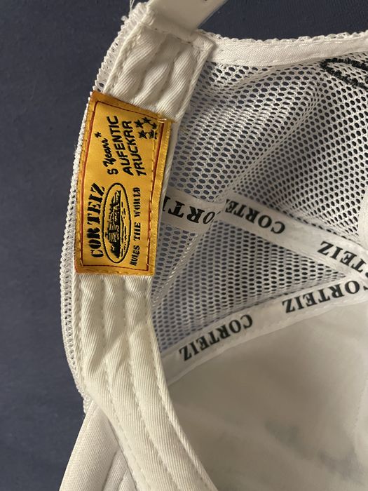 Corteiz Alcatraz 5 Starz Trucker Cap biała