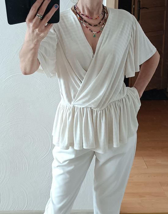 Elegancka bluzeczka damska rozmiar 38/40 marki Gina tricot