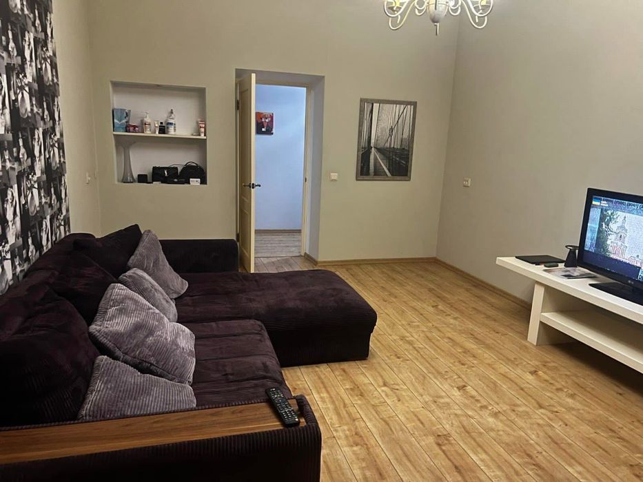 2 ком Ушакова / Цум