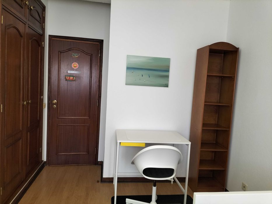 Quartos para alugar em moradia com jardim em Murches Cascais