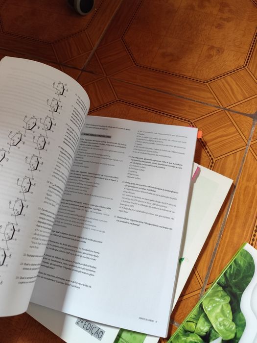 Cadernos Fernando Pessoa e livro