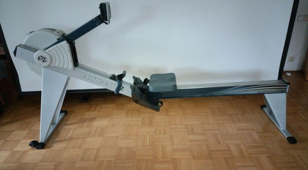 Powietrzny wioślarz Concept2 pm4. Model E podwyższony. Przebieg 13 km
