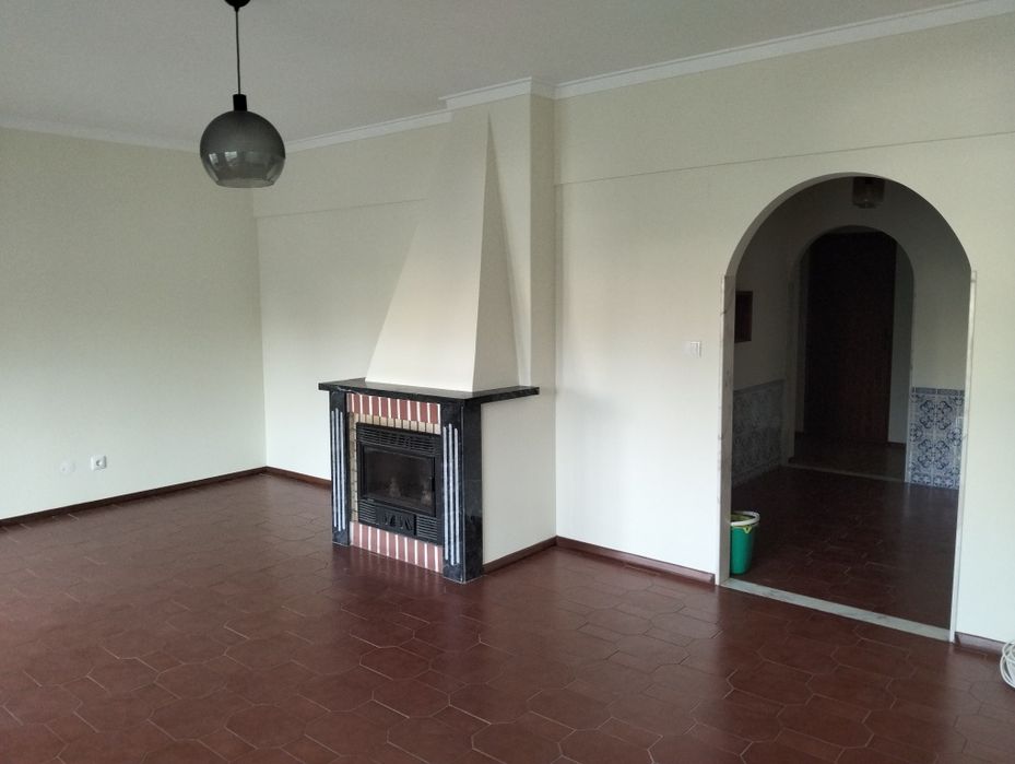 Arrenda-se T3 renovado em Odivelas com garagem