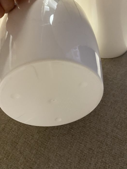 7 vasos brancos para suportar flores