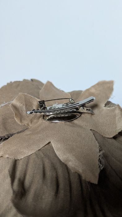 Стильна текстильна брошь-квітка