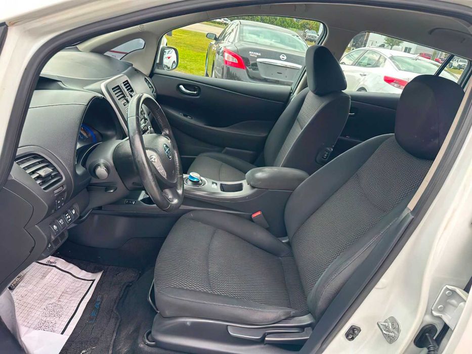 Nissan LEAF      2015